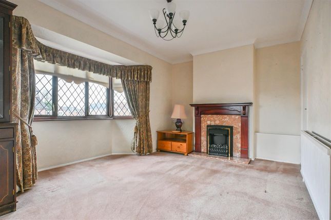 55, Cotswold Gardens, Brentwood photo 2
