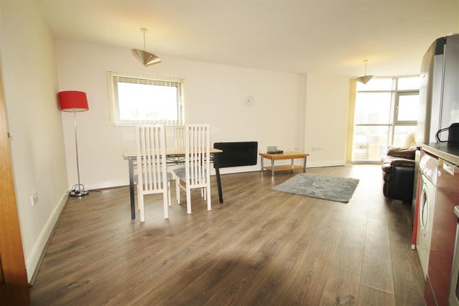 Flat to rent in Bute Terrace, Cardiff