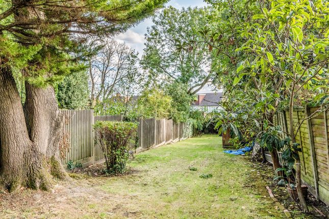 132, Cat Hill, East Barnet photo 3