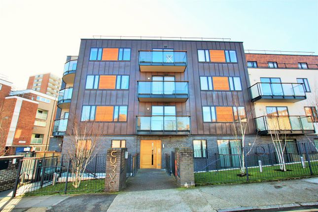Thumbnail Flat to rent in Curve Court, Victoria Road, Hendon