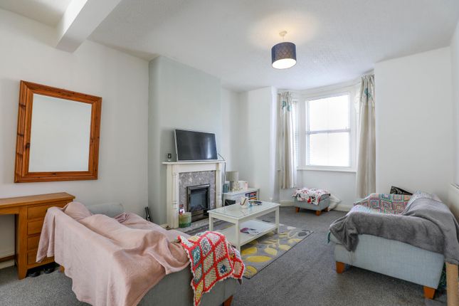 40, Mill Road, Kettering photo 2