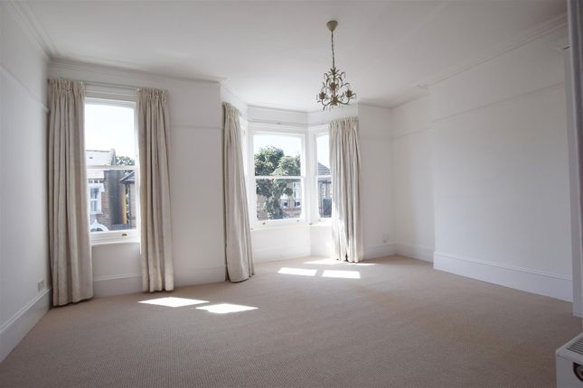 12, Solent Road, London photo 3