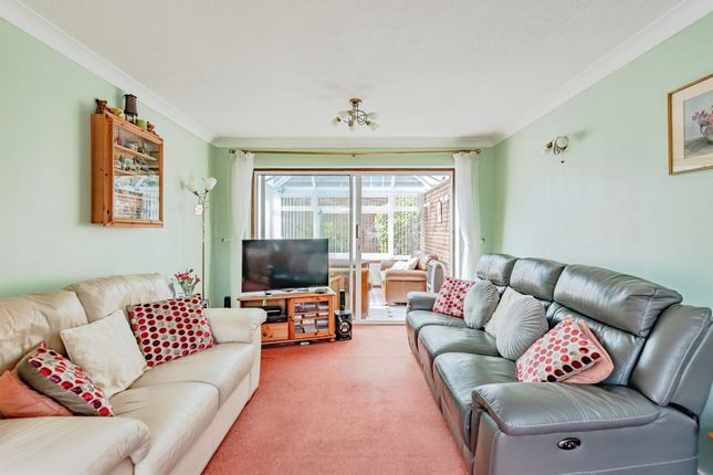 1, Pegasus Way, East Grinstead photo 2
