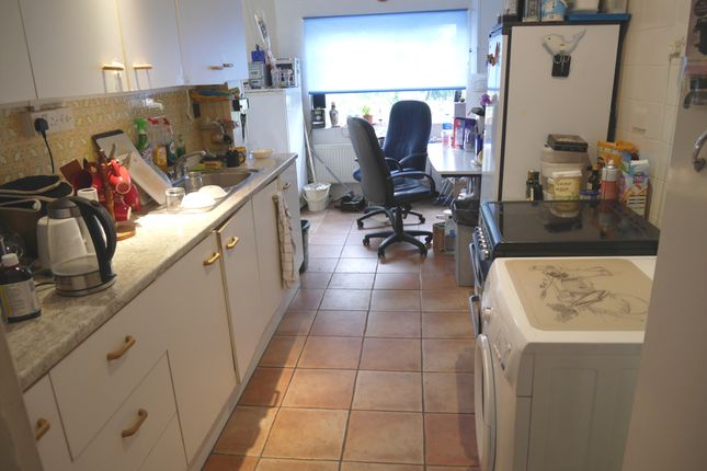 21, Forty Lane, Wembley photo 2