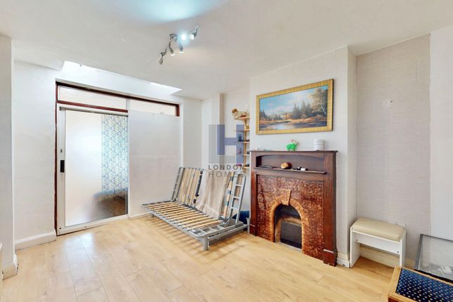 Ground Floor Flat - 42, Waverley Gardens, London photo 4