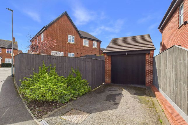 14 Hartland Drive, Nottingham photo 4