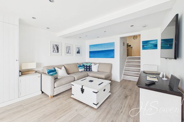Admirals Beach House, 1, Warren Road, Torquay photo 4