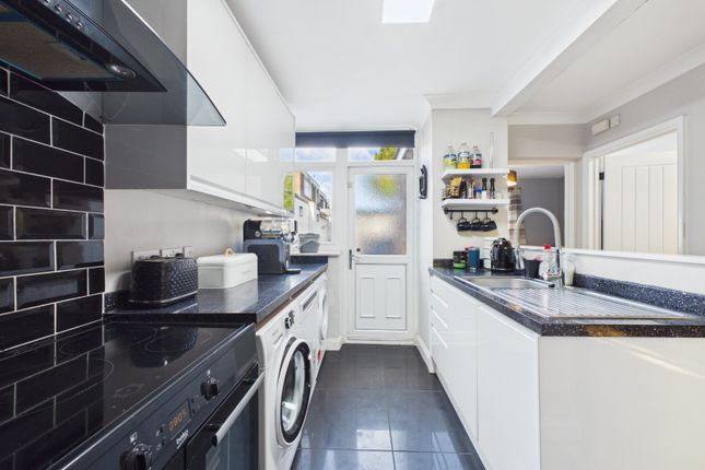 Chaucer Road, Farnborough photo 2