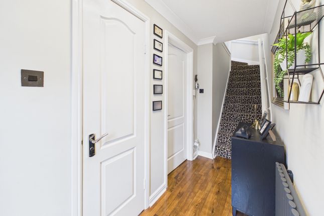 3 Townhead Place, Uddingston photo 3