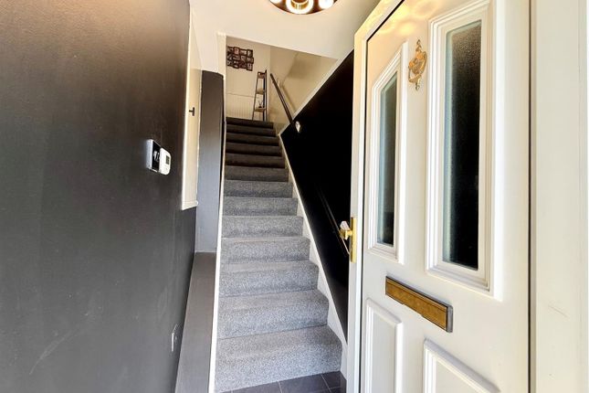4, Navestock Close, London photo 2