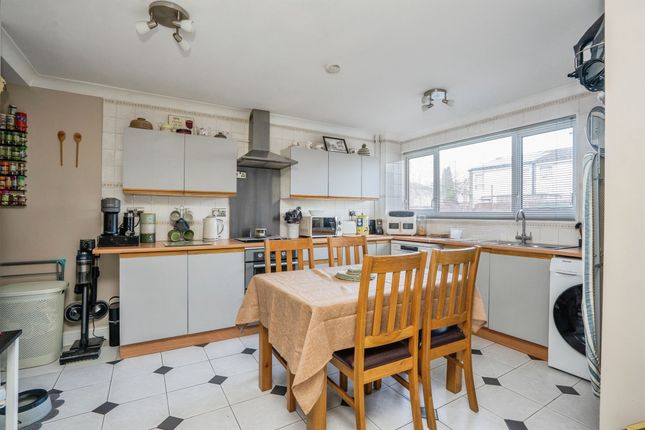 12, Robin Gardens, WATERLOOVILLE photo 3