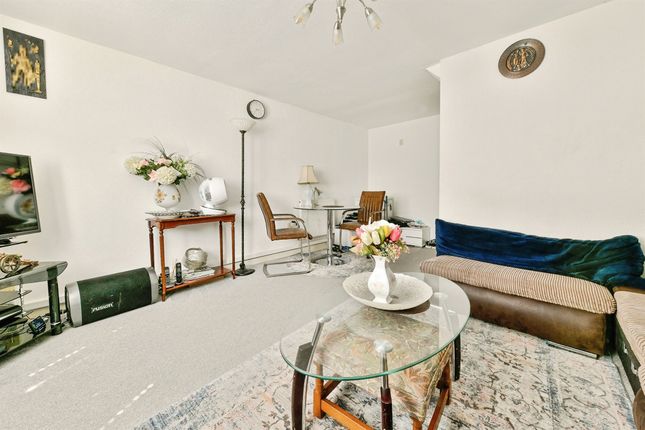 10, Haygarth, Knebworth photo 2