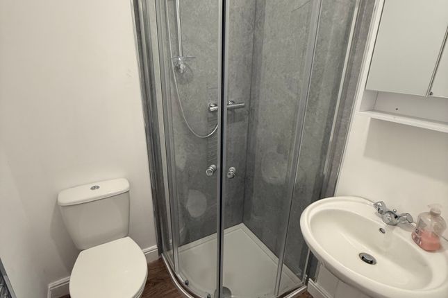 Flat 4, 23, Sherwood Place, Bradford photo 5