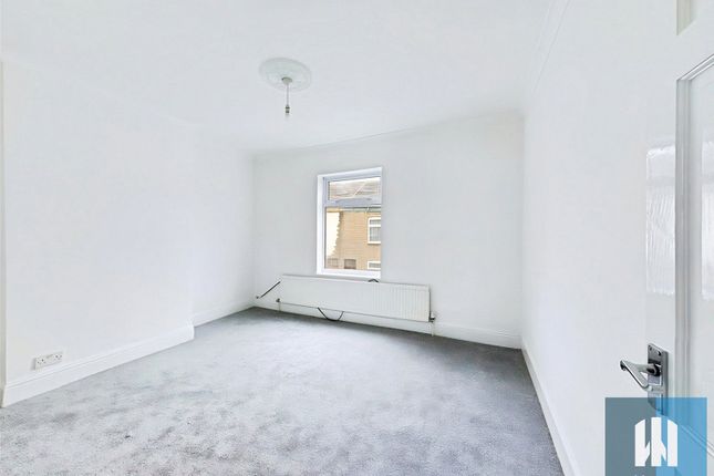 29, Halton Street, West Yorkshire photo 3