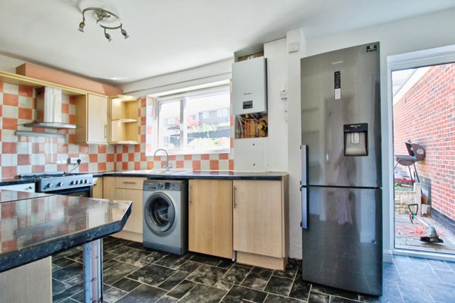 16, Newton Road, Chigwell photo 4