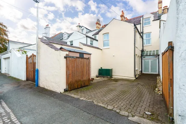 119, Woodbourne Road, Douglas photo 2