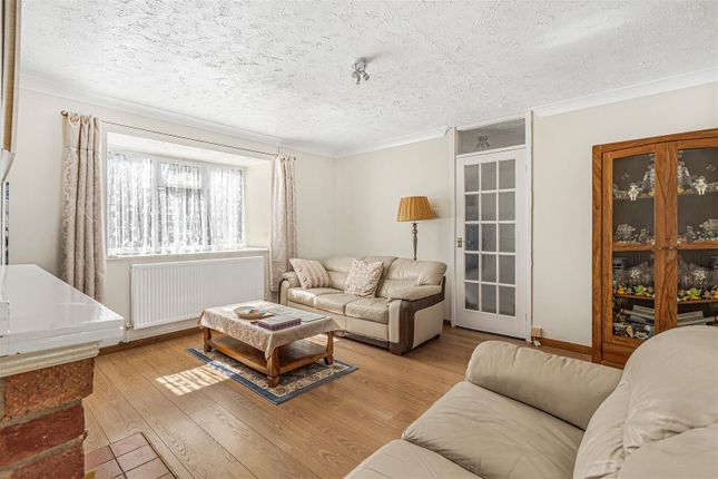 34, Churchfields Drive, Steeple Bumpstead photo 3