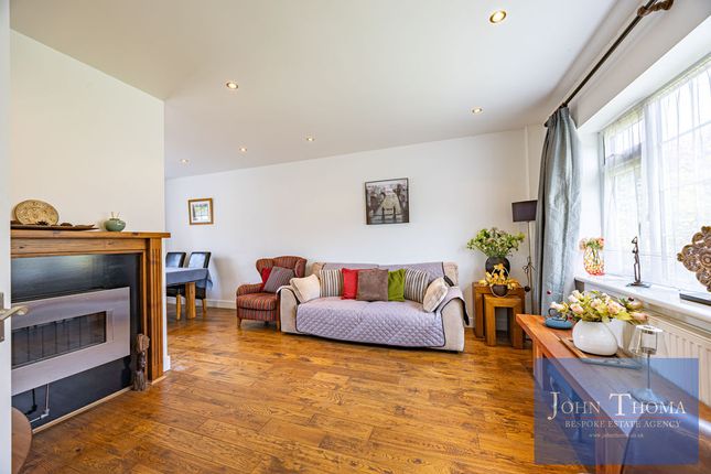 16, The Friars, Chigwell photo 3