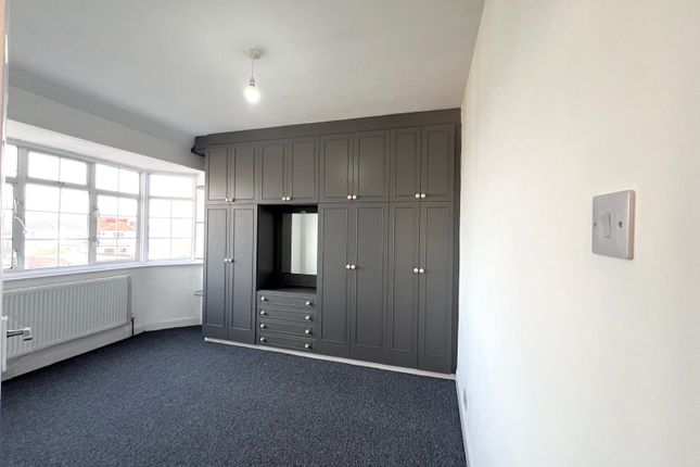 68, Kingsley Avenue, Southall photo 2