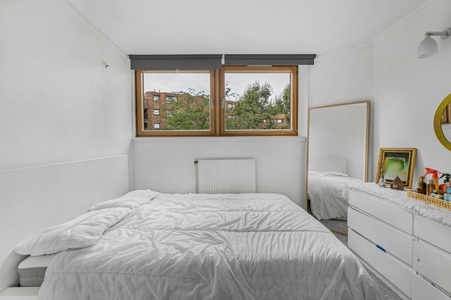 23, Blantyre Walk, London photo 4