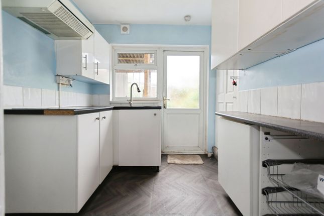 6, Ladbroke Grove, West Midlands photo 3