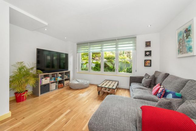 Flat 3 Cedar Mews, 74-78, Geoffrey Road, London photo 2