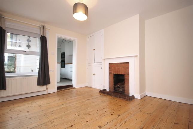 8, Byron Place, Leatherhead photo 4