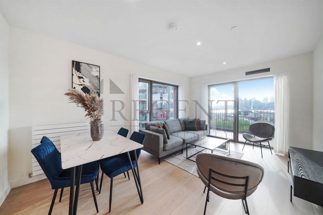Thumbnail Flat to rent in Riverscape, Royal Crest Avenue