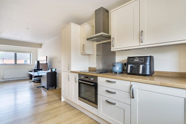 Flat 6, The Chase, Kempston, Bedford photo 4