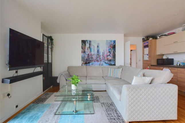 43, Cavatina Point, London photo 3