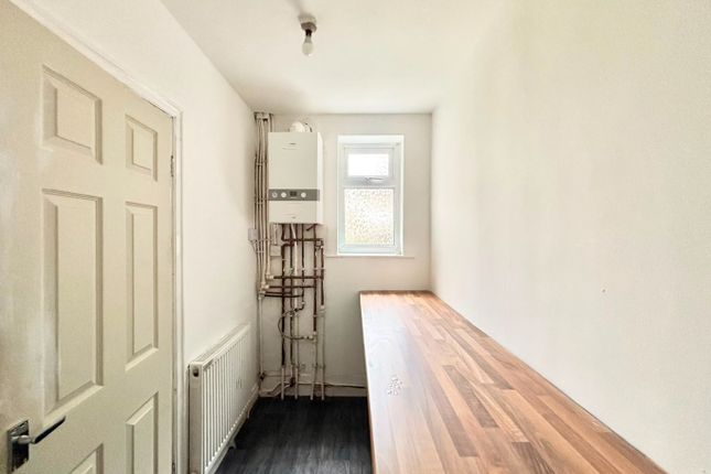 9, Alder Drive, Salford photo 4