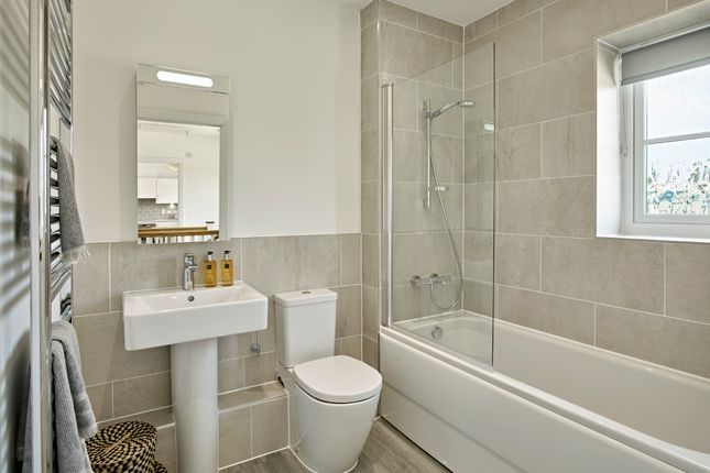 4, Carey Lane, Waterlooville photo 5