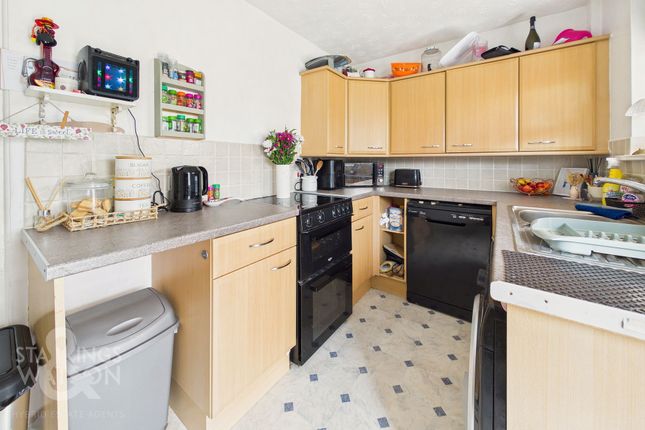 35 Greenacre Close, Norwich photo 3