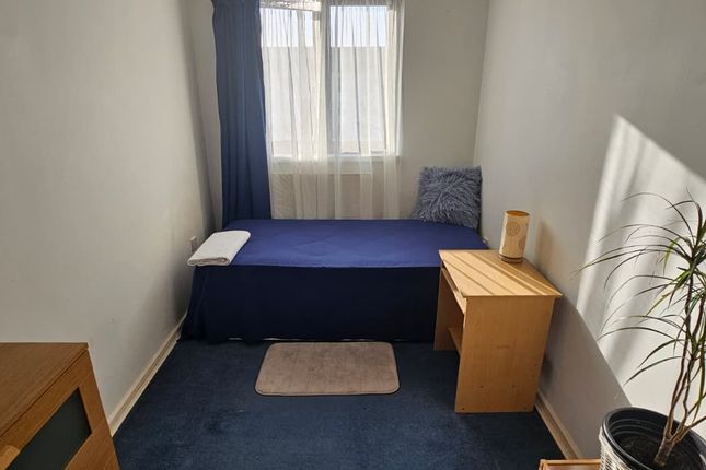157 Summerwood Road, Isleworth photo 3