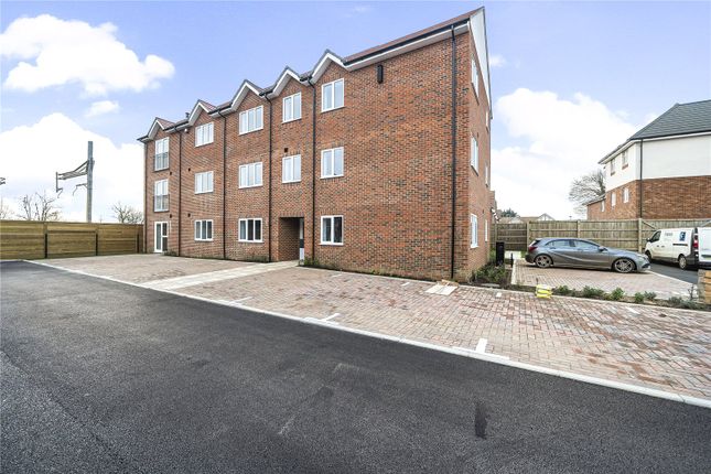 Thumbnail Flat for sale in Coudray Mews, Padworth, Reading