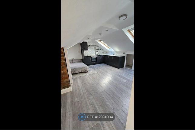 Studio D, Badshot Lea Road, Badshot Lea, Farnham photo 2