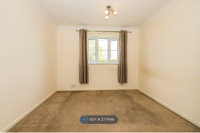 Maple Court, Rose St, Bilston photo 3
