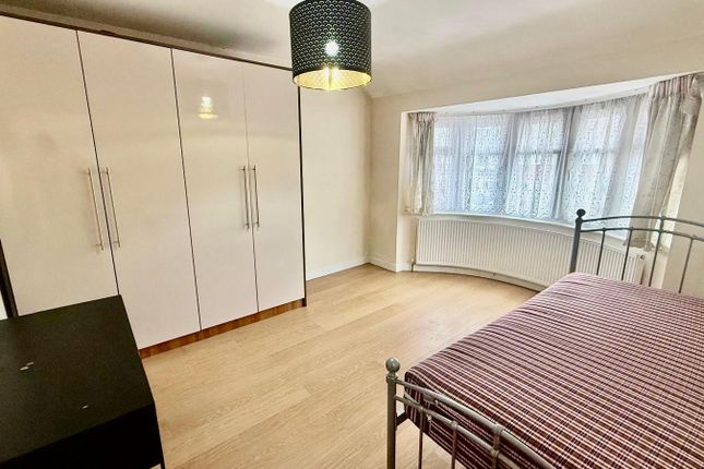 00, Southdown Crescent, Harrow photo 4