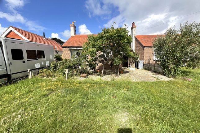 1-bed house on Sea Front Estate, Hayling Island, £199,950
