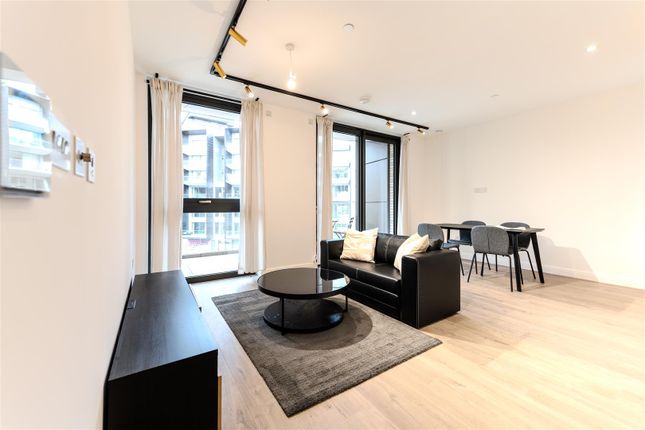 Thumbnail Flat to rent in Siena House, 9 Bollinder Place, London