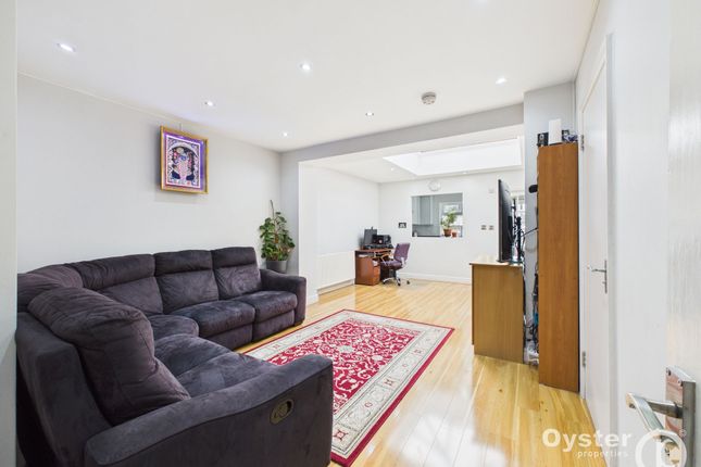 35 Whittlesea Road, Harrow photo 2