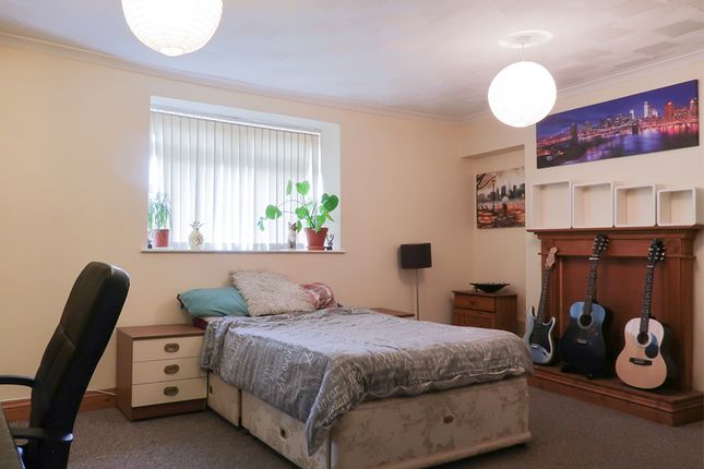 Bond Street, Sandfields, Swansea photo 2