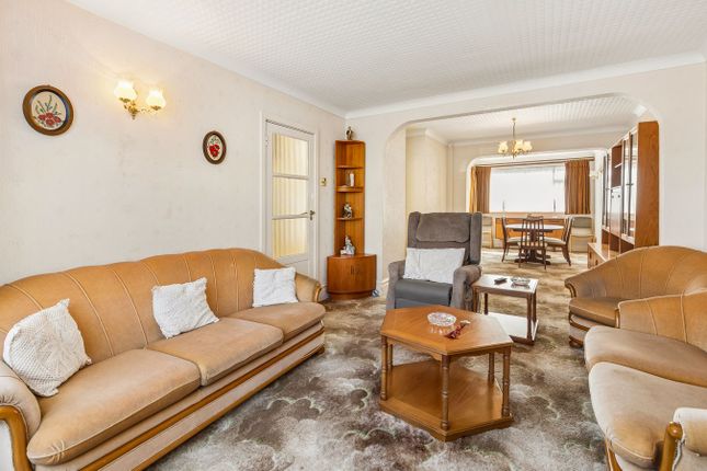36, Ravenscroft Avenue, Wembley photo 3