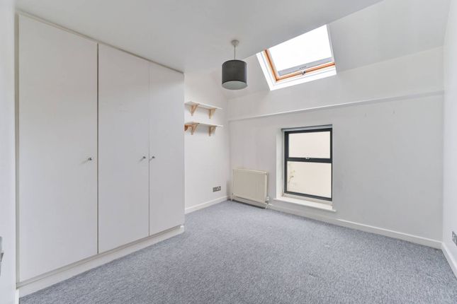 Flat to rent in Trewsbury Road, Sydenham, London