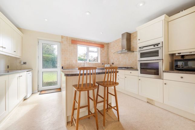 4 Crown Close, Orpington photo 5