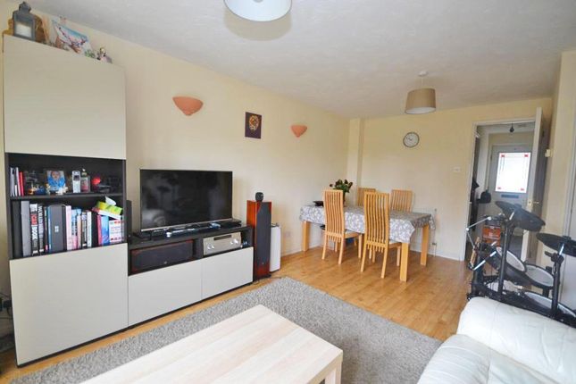 16, Mavoncliff Drive, Milton Keynes photo 3