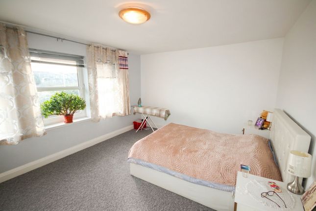 904 Uxbridge Road, Hayes photo 2