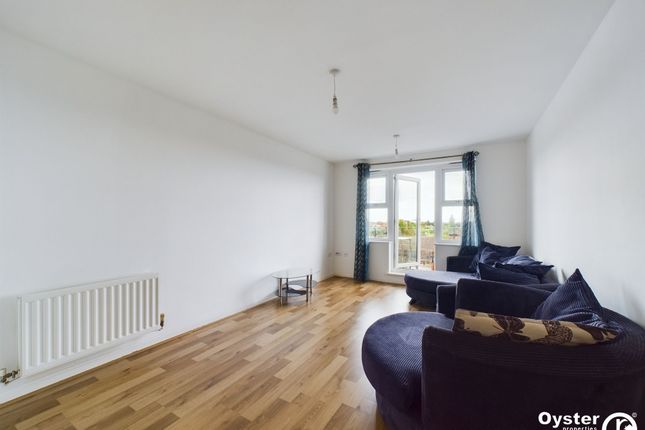 Flat to rent in Stanley Road, Harrow