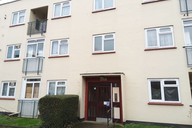 Flat to rent in Upper Tooting Park, London