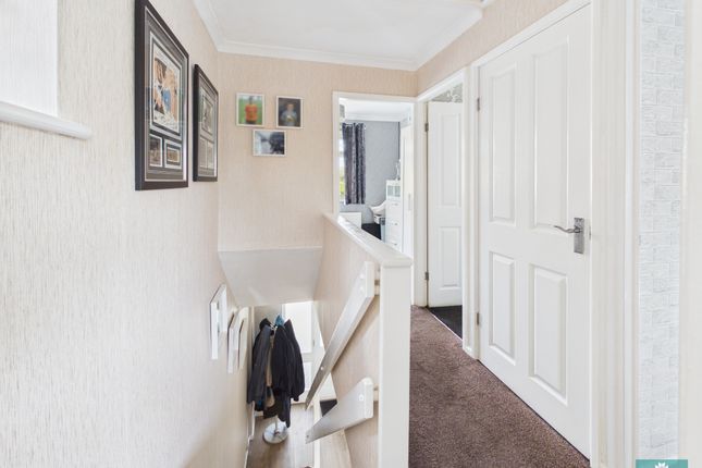 45, Valley Rise, High Crompton photo 4